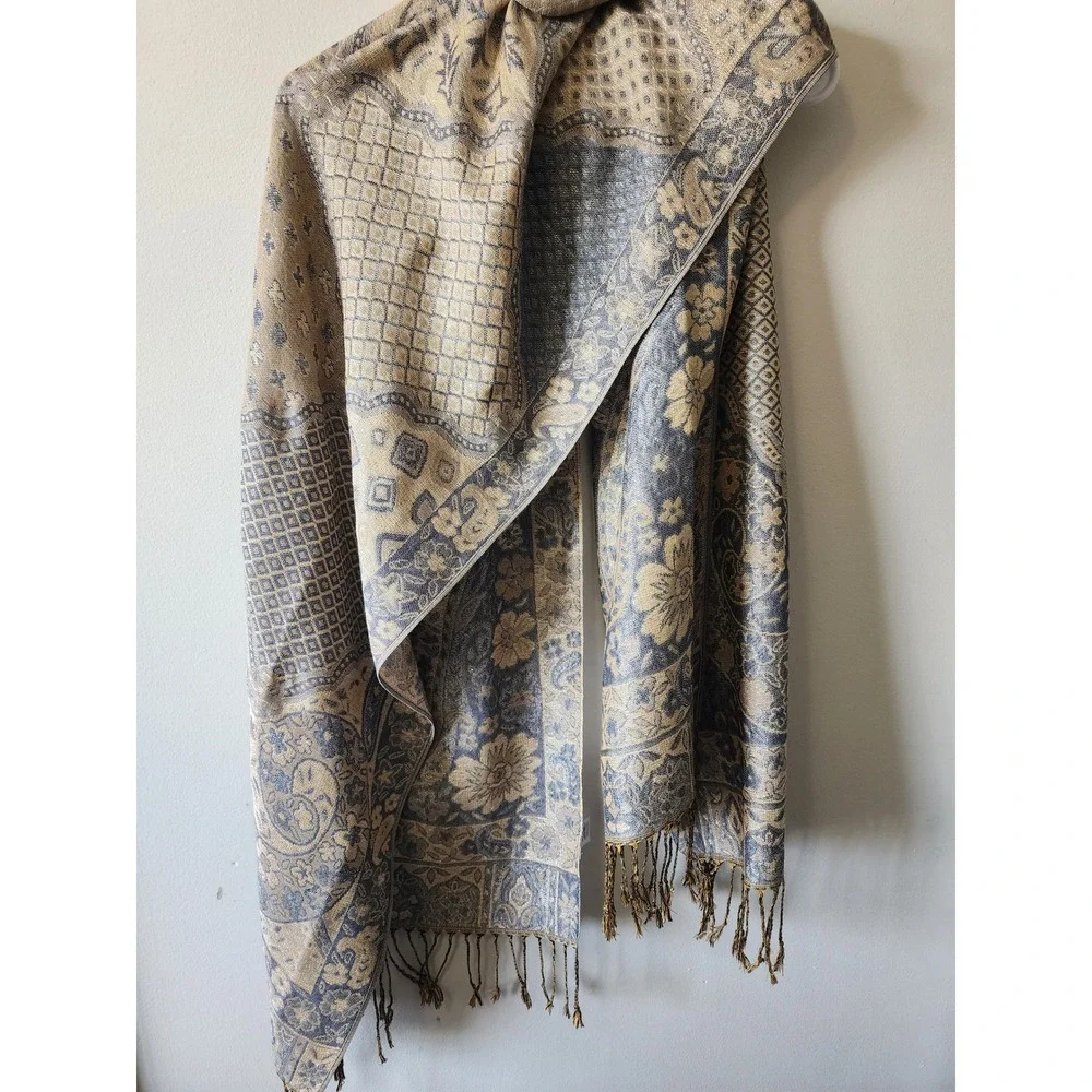 N/A intricate paisley